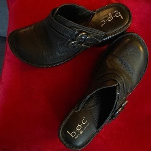BOC black leather clogs